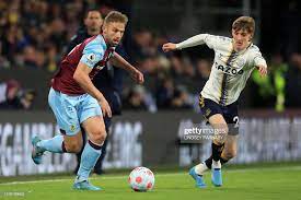 Burnley's English defender Charlie Taylor vies with Everton's English...  News Photo - Getty Images