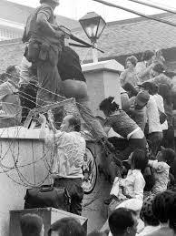 It was clear the republic of vietnam would fall. Fall Of Saigon Louisvillians Recount Escapes