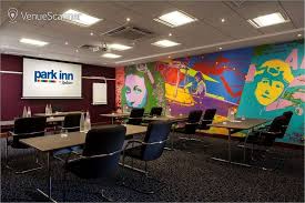 How do you get to the hotel, and what are review: Hire Radisson Hotel London Heathrow Johnson Venuescanner