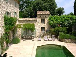 and sell village house proximité uzes