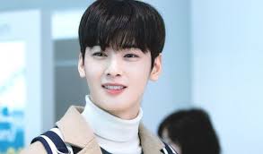 Just recently, astro's official account on tik tok uploaded a short clip of cha eunwoo video calling. The Lucky Girl Who Dated Cha Eunwoo In The Past Kpopmap Kpop Kdrama And Trend Stories Coverage