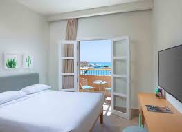 Offering direct access to the beach, this el gouna hotel is next to a golf course, 0.1 mi (0.1 km) from marina el gouna, and 2.4 mi (3.9 km) from el gouna beach. Captain S Inn El Gouna Orca