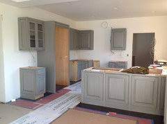 room color for gray kitchen cabinets