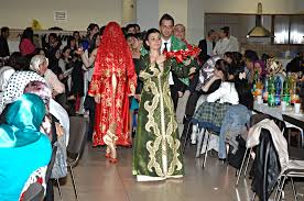 Geldgeschenke oder hochzeitsgeschenke mit gravur, die dann als deko verwendet werden, gelten als klassiker. Turkische Hochzeit Brauchwiki
