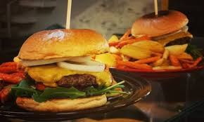 Ein burger ist ständiger gastgeber im streetfood market, der einen großen innenbereich beheimatet. Ein Burger Bis Zu 28 Rabatt Frankfurt Am Main Groupon