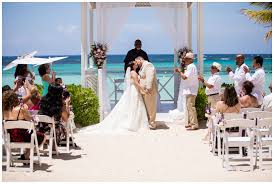 Live lime photography is for those who want the absolute best for their wedding day. Valerie Jose Riu Ocho Rios Jamaica