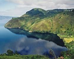 صورة بحيرة توبا في إندونيسيا