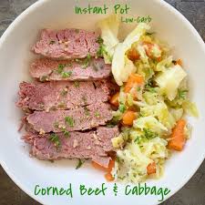Ingredients · 6 large cloves garlic peeled and minced · 2 small or 1 medium yellow onions chopped · 2 bay leaves · 2 cups chicken or beef broth . Video Instant Pot Low Carb Corned Beef Cabbage Cover 2 Fit Slow Cooker Queen