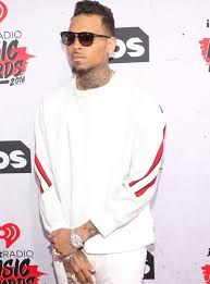 Before accepting the award for r&b artist of the year, chris brown kept it casual on the carpet in distressed, white denim. Chris Brown Hit The Red Carpet Showing Off His New Hair Style 25 Photos You Capital Xtra