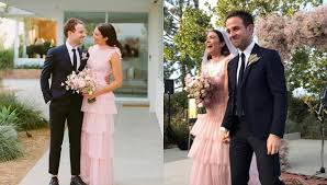 When mandy moore invites you to friendsgiving, you go to friendsgiving. Mandy Moore Taylor Goldsmith S Wedding Is A Walk Down The Aisle To Remember Hype Malaysia