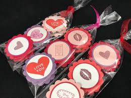 Get romantic dinner recipes, irresistible desserts, and gift ideas to plan a memorable valentine's day for you and your loved one in 2020. 20 Valentine S Day Gift Ideas For Coworkers Unique Gifter