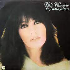 Minnetti started her career as a singer in 1968 under the name virginia and later began to sing with her then husband in a duet named renzo & virginia. Viola Valentino In Primo Piano Veroffentlichungen Discogs