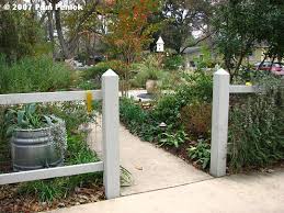 Garden Bloggers Design Work Fences