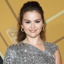 selena gomez shows off her make up free