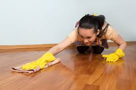 how to clean laminate floors without