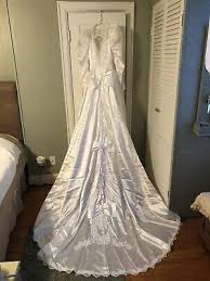 White Bonny Bridal Pre Owned Wedding Gown With Cathedral