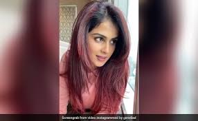 genelia d souza loves her red hair so