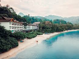 Andaman resort koh lipe andaman resort is located directly on the beautiful sunrise and sunset beach on lipe island. Stay In Paradise The Andaman Langkawi Malaysia Elsa Cyril