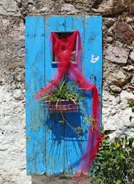 Using Old Doors In The Garden How To