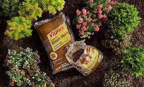 How To Mulch Your Yard The Home Depot