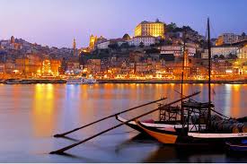 Porto is almost permanently warm and sunny between april and september, and it's usually a good gamble to book at either end of that long tourist season if you want to avoid higher prices. Reisefuhrer Porto Portugal Entdecken Sie Porto Mit Easyvoyage