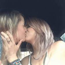 Girl Friend Kissing GIF - Girl Friend Kissing Love - Discover & Share GIFs