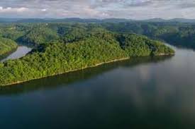 Dale hollow lake is breathtakingly gorgeous and offers a variety of family friendly activities from swimming, fishing, and floating in rafts, to renting boats and jet skis. Land For Sale Lakefront Property For Sale In Dale Hollow Lake Tennessee Lands Of America