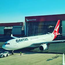 flight review qantas qf922 sydney to