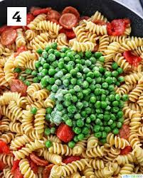 garlicky linguica and peas pasta
