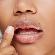 how to exfoliate lips the right way