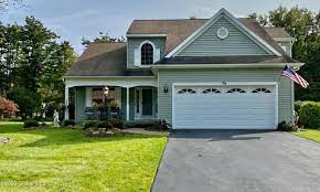 homes in queensbury ny with