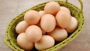 Trứng mới vỏ ngoài có lớp phấn trắng
