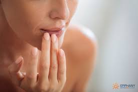 how to treat sunburned lips to avoid
