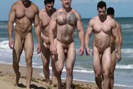 Nackte schwule männer am strand