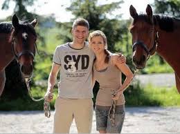 Das sehen wir wirklich nicht alle tage: Thomas Muller Lisa With Their Two Horses Lou And Radcliffe