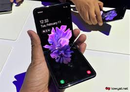 Experience 360 degree view and photo gallery. Samsung Galaxy Z Flip Hands On A More Mature Attempt At Foldable Form Factor Lowyat Net