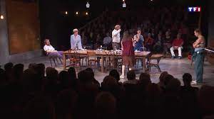 JT WE - Vania, la tragédie de Tchekhov, remis au goût du jour au théâtre du  Vieux Colombier à Paris | TF1 INFO