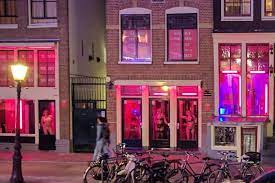 橱窗女郎”是荷兰首都一道别样风景，这座城市开放程度令人咋舌_阿姆斯特丹