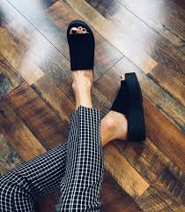 Style them underneath a jeans for a tough look or under bare legs for those summer vibes. Whoever Said The 90s Were Dead Was Totally Buggin Asif Steve Madden S Slinky Sandals Instagr Platform Sandals Outfit Steve Madden Outfit Platform Outfit