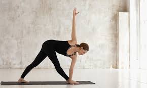 Posturas de yoga para principiantes y tener más flexibilidad - Foto 1