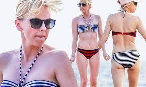 Anna Faris looks ship-shape in nautical bikini on the beach in Maui | Daily  Mail Online