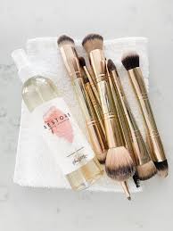 effectively clean your makeup brushes