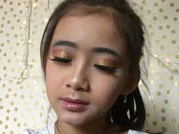 gadis 13 tahun ini sudah pintar makeup