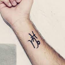 Ka inika - Tattoo Shop - Guillaume a choisi de se faire tatouer les signes  astro de ses enfants pour son tout premier tattoo 😊♓♑ #kainikatattooshop  #kainika #kainikasalondetatouage #france #paca #saintchamas #ruevoltaire #