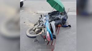 Seorang lelaki warga emas maut selepas kenderaan yang dipandunya melanggar sebuah lori di kampung sri menanti, jalan mawar, di sini kelmarin. Lelaki Maut Motorsikal Rempuh Van Di Tuaran Buletin Sabah