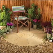 paving circle paving slabs in the