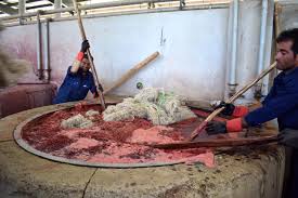 iranian rug dyeing and weaving