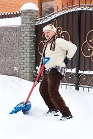 Why i like a grain scoop snow shovel for shoveling heavy snow. Protect Your Back Avoid Injury When Shoveling Snow Recovery Pt
