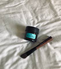 My sister recommended it to me and i have also read up about how charcoal is really good for acne. Bodyshop Himalayan Charcoal Purifying Glow Mask Skincaresosblog