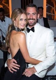 Nba superstar and cleveland cavaliers forward kevin love spent his weekend watching some football with his dime model girlfriend kate bock. Nba Star Kevin Love Dating Life In Detail